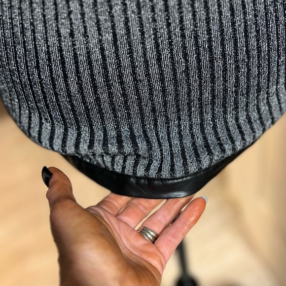 🖤🖤LIKE NEW-YAL NEW YORK BLACK & SILVER BUTTON UP SWEATER SZ L🖤🖤 - Picture 6 of 10